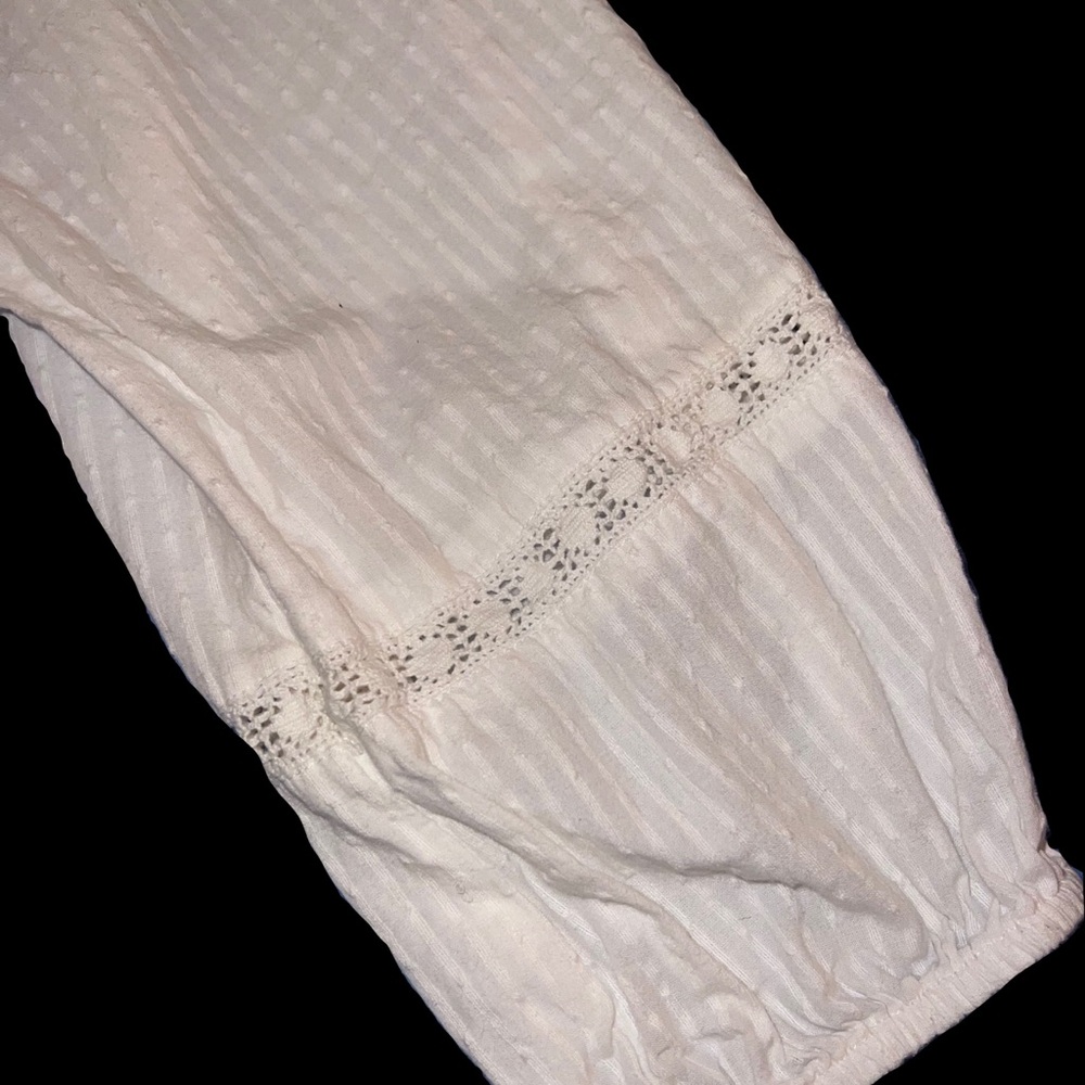 Women's white Blouse - Picture 2 of 3